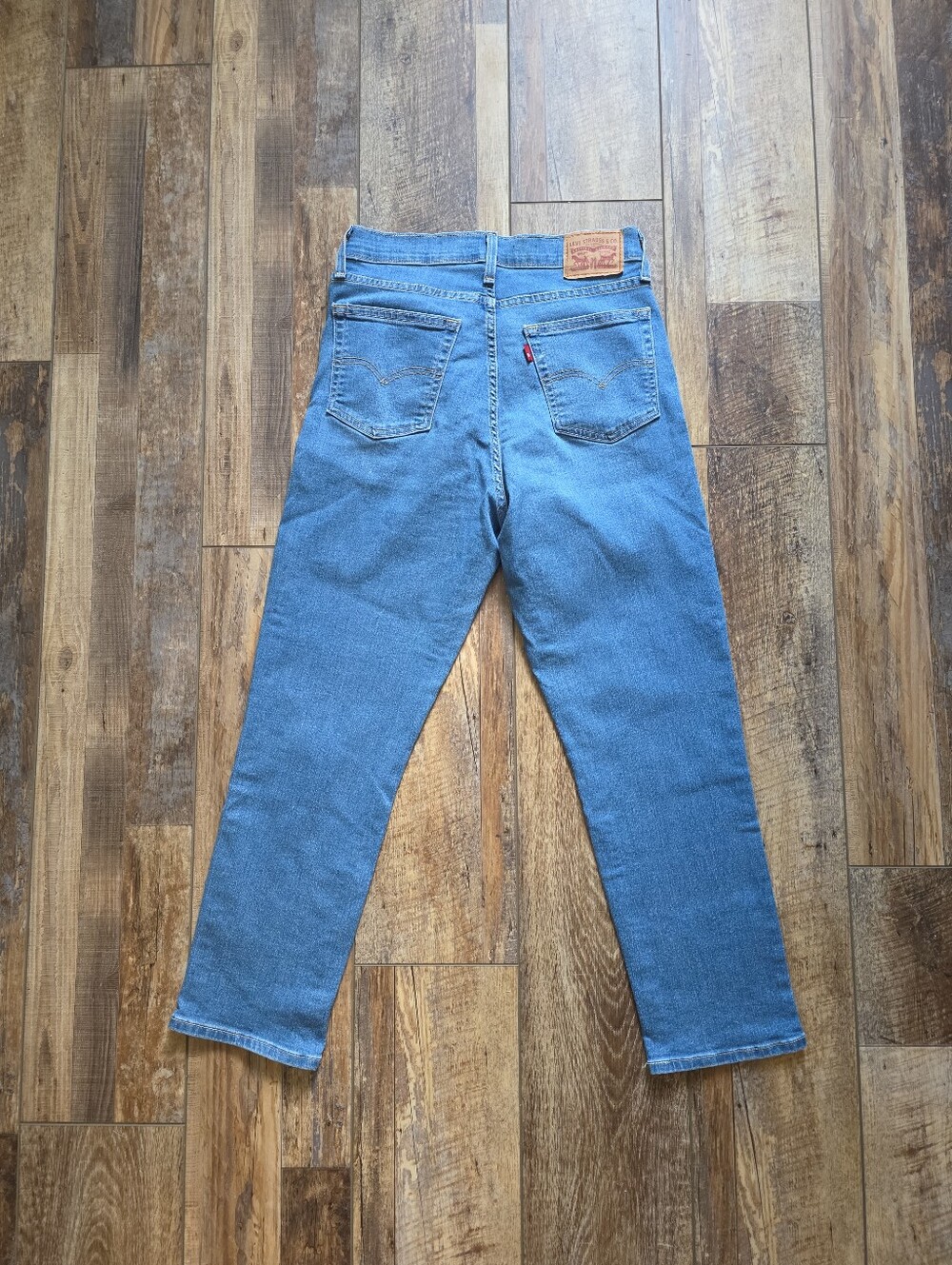 Levi's - 724 High Rise Straight Crop Jeans - 30 - Medium Wash - Picture 6 of 16